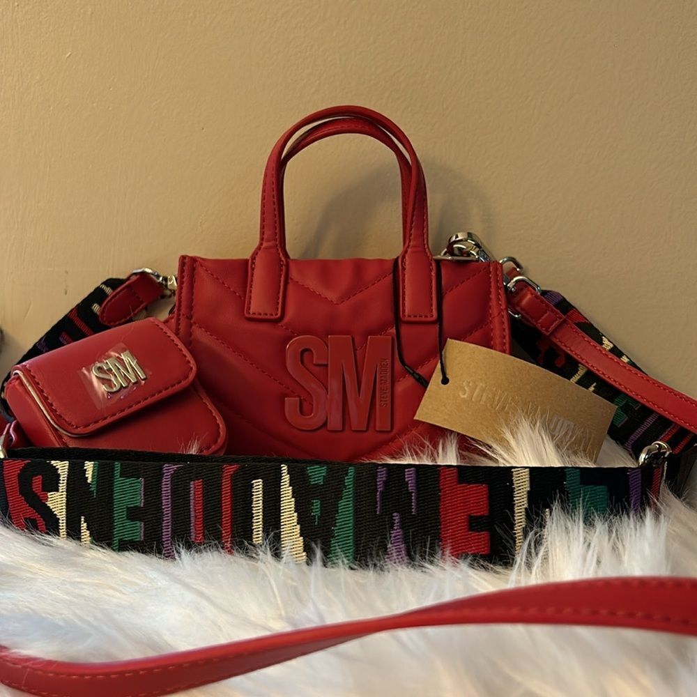 NWT Steve Madden (BARI) Crossbody Bag w/Airpod Case - Red - Picture 1 of 10